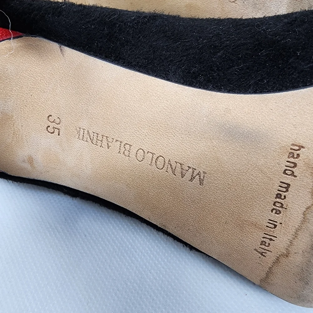 Manolo Blahnik Black Leather Pumps 35